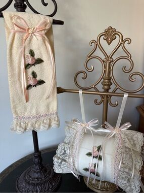 🌹Hand Crafted Ivory and Pink Floral Hand Towel and Spare Toilet Paper Holder 🌹
